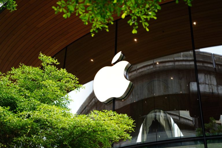 Pre-Weekend Revival: Resilient Jobs Report, Apple Earnings and Improvement in Bank Stocks Lift Market – Apple (NASDAQ:AAPL)